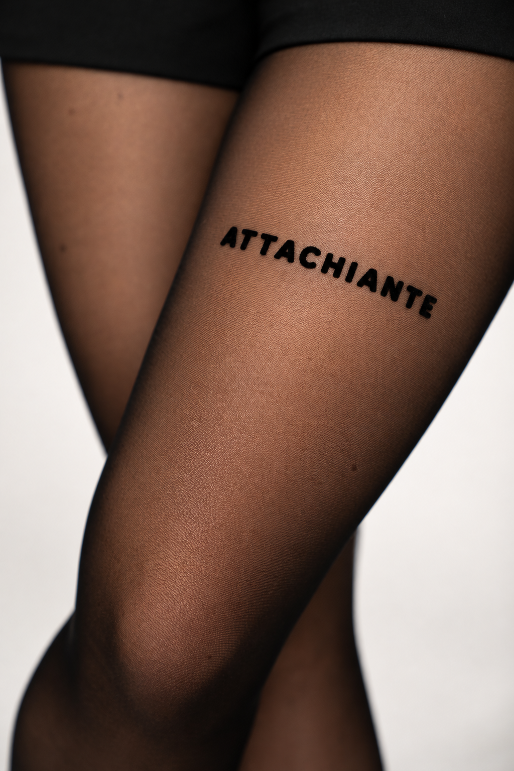 Collant ATTACHIANTE